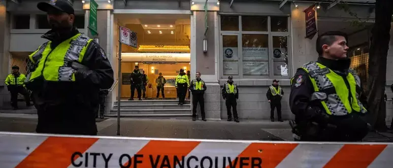 Macchina sulla folla durante un festival in Canada, ci sono diversi morti\n