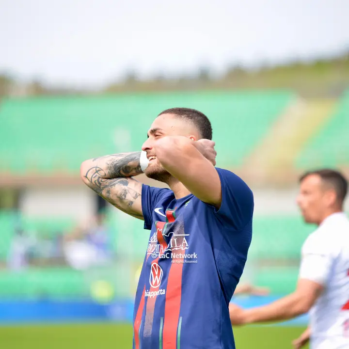 Cosenza Calcio, 19\u00A0giornate da fanalino di coda in Serie B: numeri horror per i Lupi\n