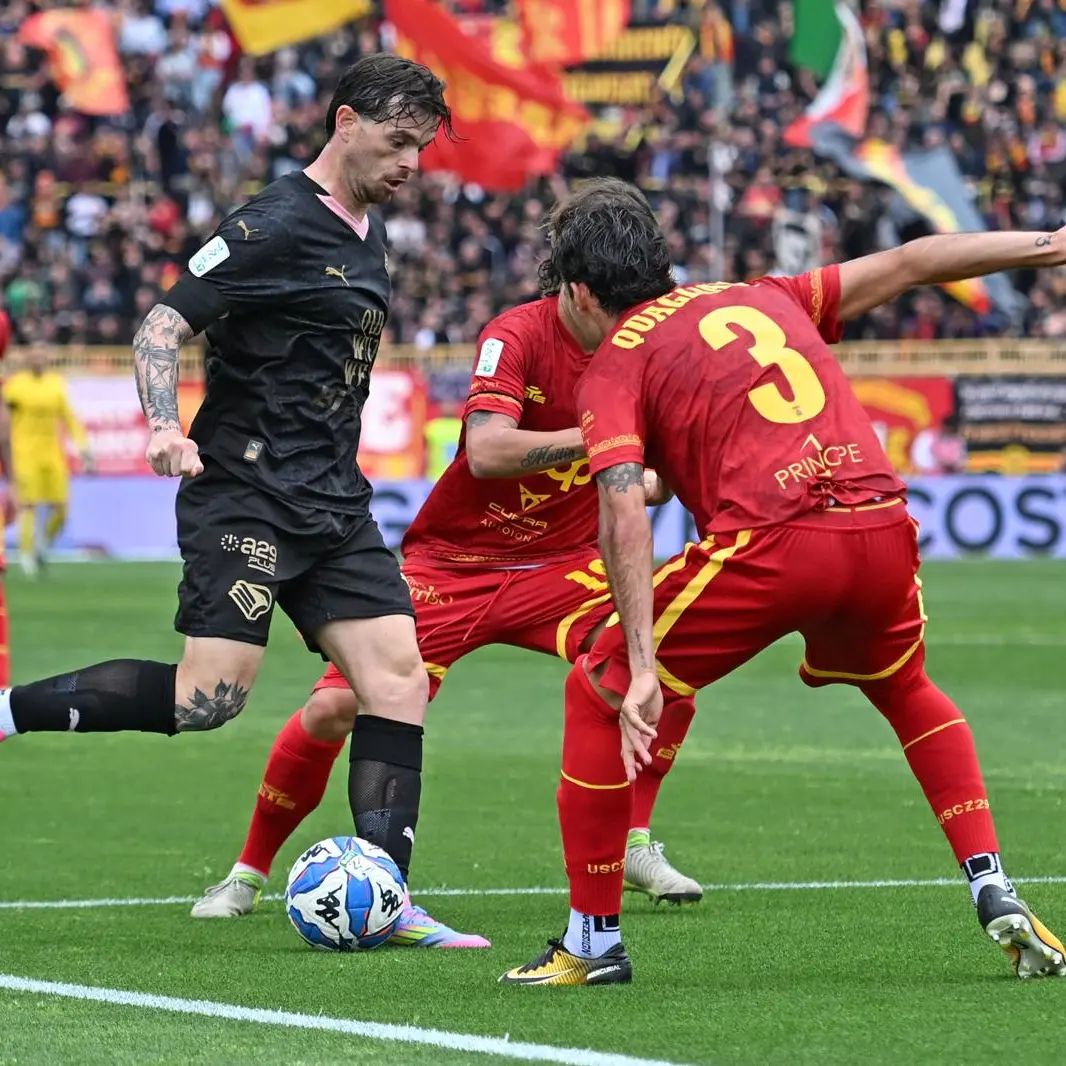 Catanzaro-Palermo, brutta sconfitta per le Aquile che vengono raggiunte dai rosanero in classifica. Finale 1-3\n