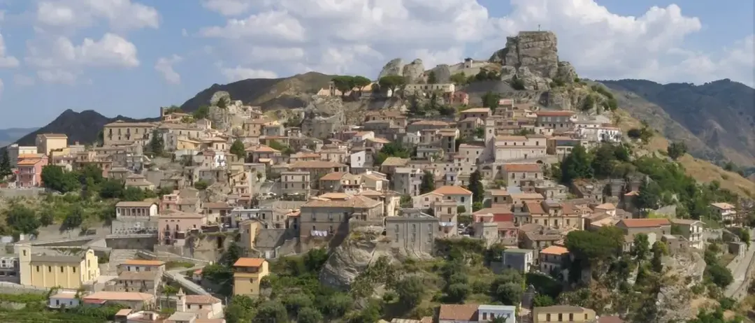 Bova, la capitale della cultura grecanica che ce l’ha fatta: «Il paese era a un bivio: la vita o la morte. Abbiamo scelto di vivere»\n