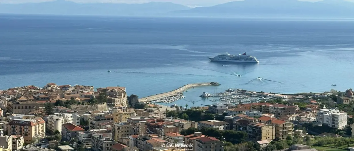 A Tropea arriva Ms Europa: per 12 anni ha detenuto il titolo di miglior nave da crociera al mondo\n