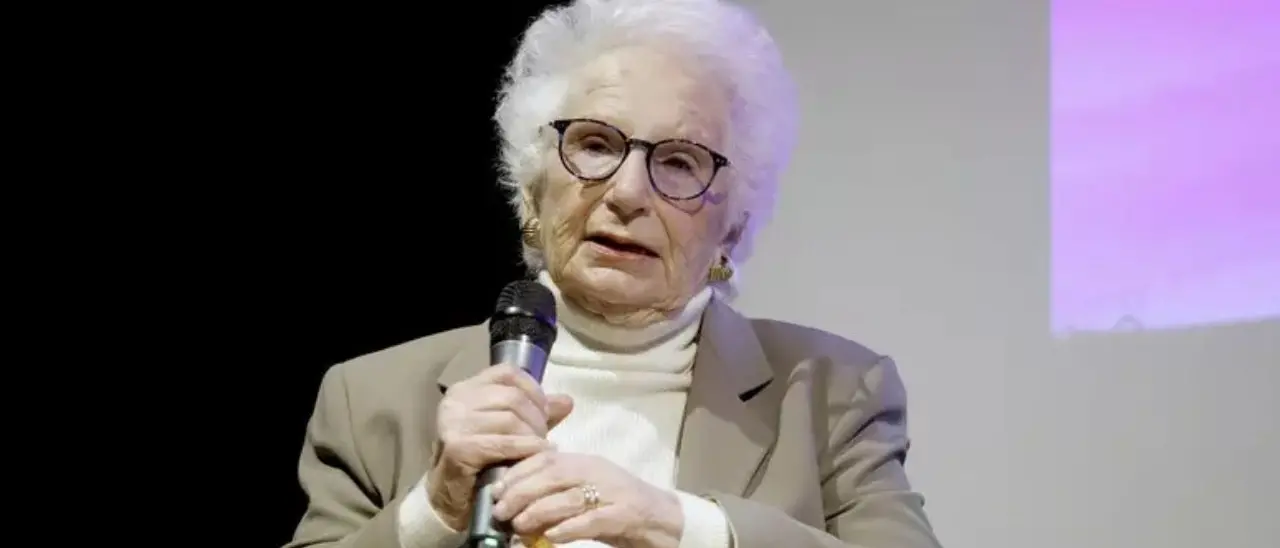 Insulti a Liliana Segre dopo il 25 aprile: indagini su un centinaio di account\n