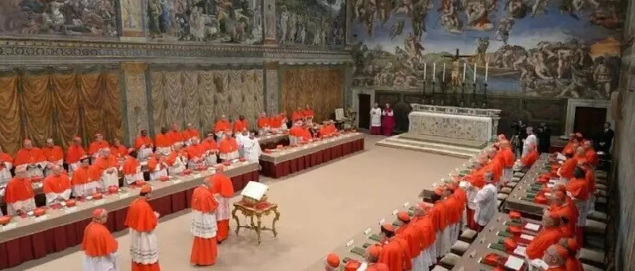 Il Conclave per eleggere il nuovo pontefice inizierà il 7 maggio. Già 70mila fedeli sulla tomba di papa Francesco\n
