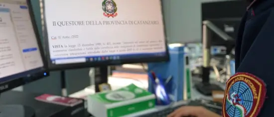 Si arrampica sulla recinzione e inveisce contro i tifosi avversari, Daspo di 8 anni per un supporter gialloroso\n