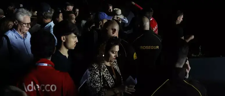 Blackout Spagna, Portogallo e Francia.\u00A0Traffico aereo e ferroviario in tilt, ipotesi cyberattacco: «Serviranno da 6 a 10 ore per il ripristino»\n