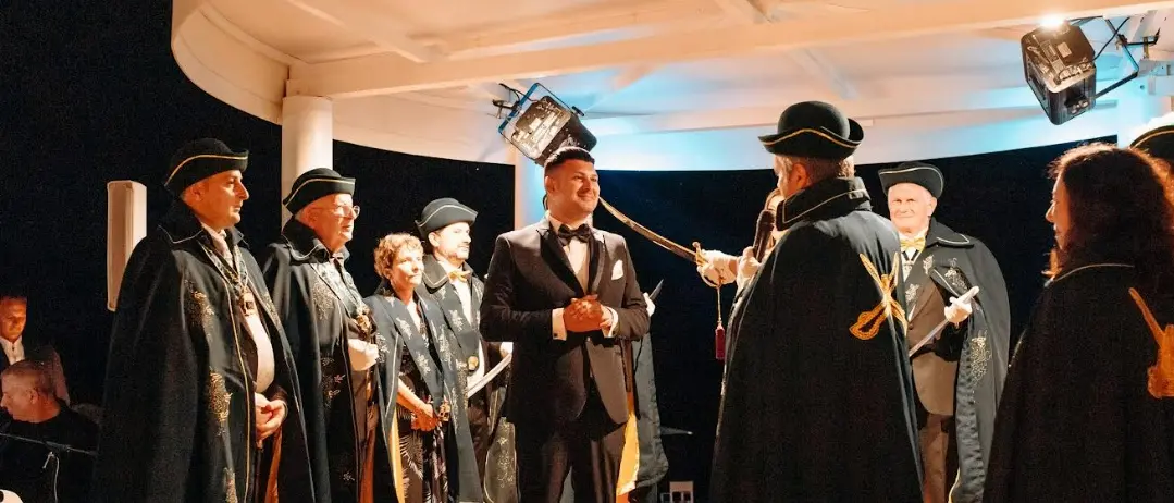 Dalle estati nel lido dei genitori al sogno di un ristorante tutto suo, Roberto Gallo:\u00A0«Investo in Calabria perché è una terra unica»\n