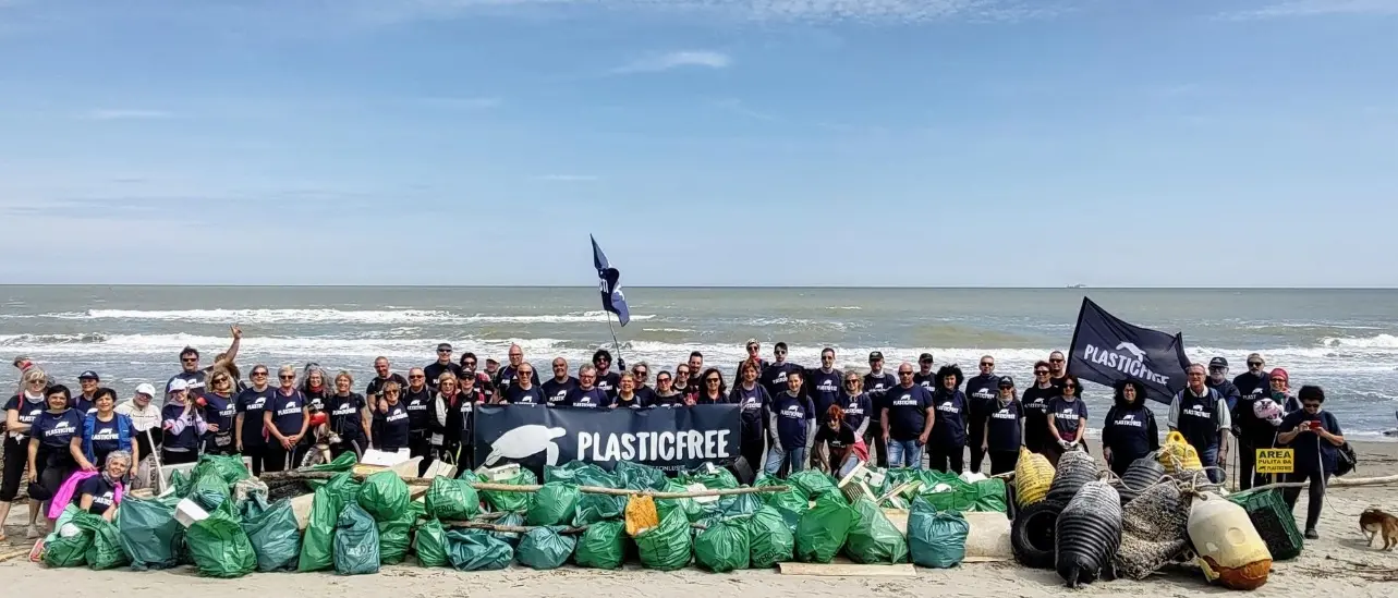 Ben 7mila chili di rifiuti raccolti: in Calabria l’onda blu dei volontari invade 10 siti\n