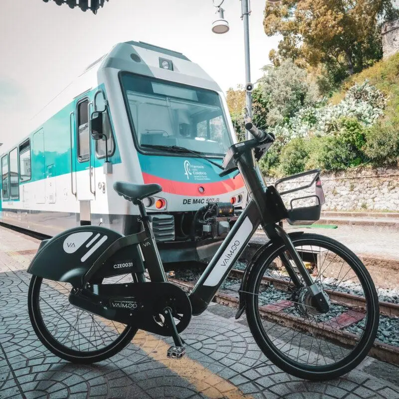 La Calabria pedala verso il futuro: inaugurato il bike sharing a Castrovillari, Catanzaro e Palmi\n