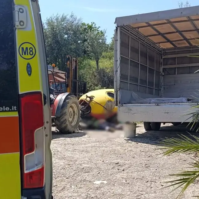 Tragedia sul lavoro a San Giorgio Albanese: ex carabiniere muore schiacciato da una cisterna\n