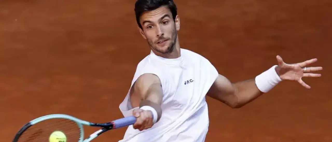 Tennis, Musetti batte (ancora una volta) Tsitsipas e conquista gli ottavi al Masters1000 di Madrid\n
