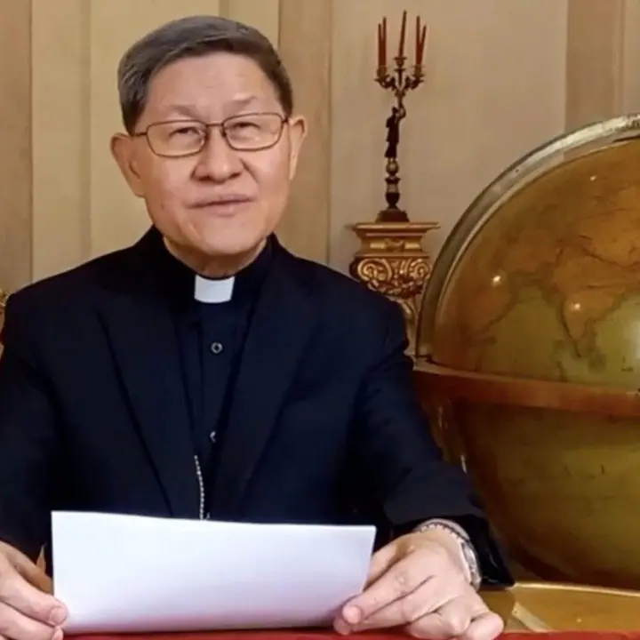 Chi è Luis Antonio Tagle, il cardinale filippino che potrebbe raccogliere l’eredità di Papa Francesco\n