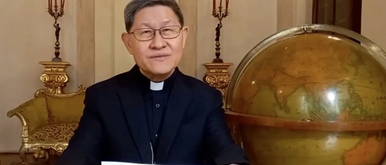 Chi è Luis Antonio Tagle, il cardinale filippino che potrebbe raccogliere l’eredità di Papa Francesco\n