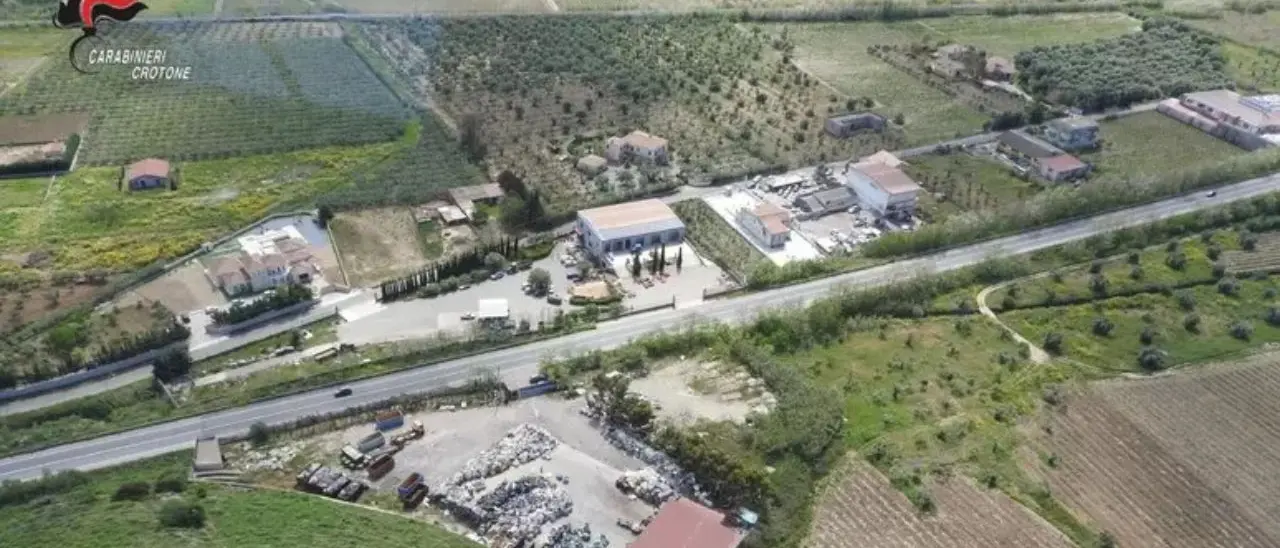 Ambiente, sequestrate due discariche abusive di rifiuti nel Crotonese\n