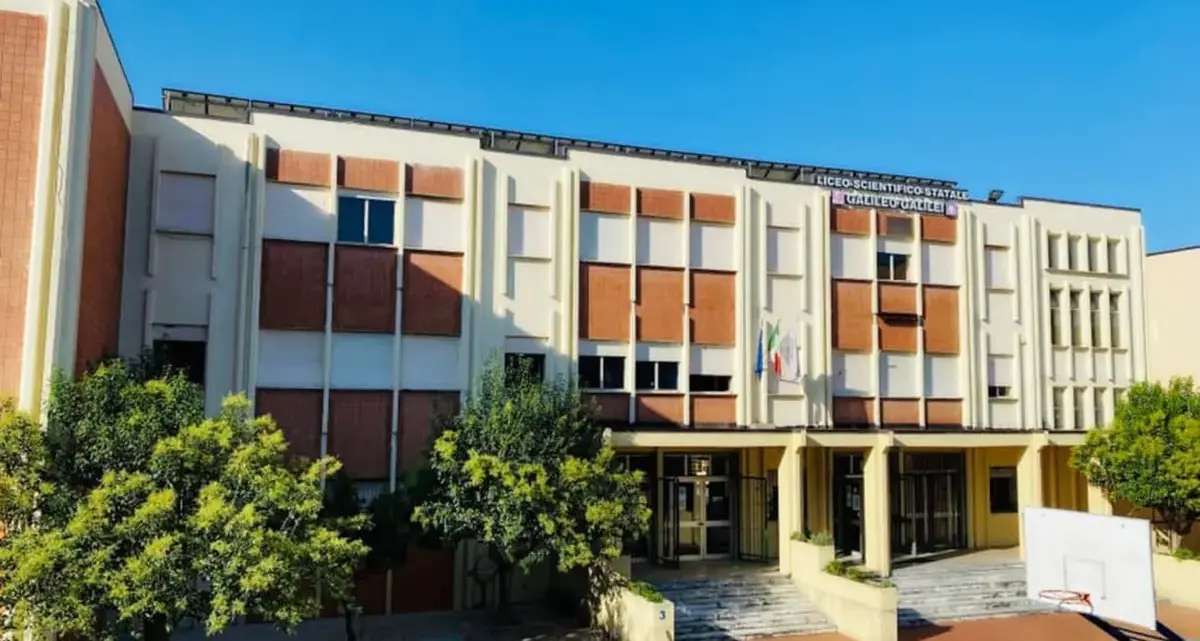 Voti modificati e insegnanti maltrattati, la Distrettuale chiede il processo per preside e 7 prof del Liceo modello di Lamezia