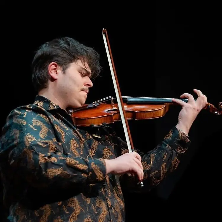 Mihail Ion torna in Calabria con il suo prezioso violino\u00A0Stradivari del 1730: «Colpito dal calore di questa terra»\n