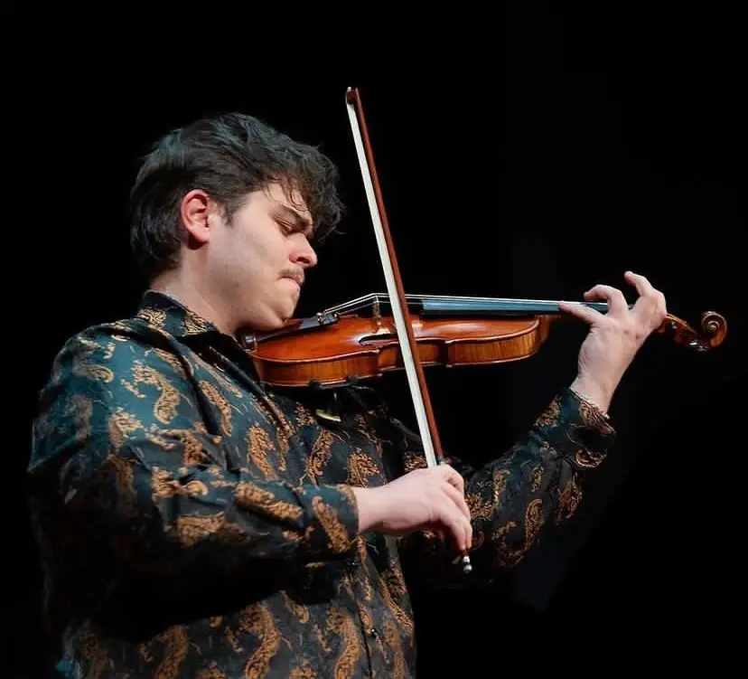 Mihail Ion torna in Calabria con il suo prezioso violino\u00A0Stradivari del 1730: «Colpito dal calore di questa terra»\n