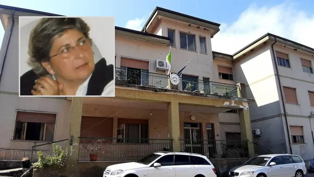 <p>Nel riquadro, l&#39;ex sindaca Fernanda Gigliotti</p>\\n