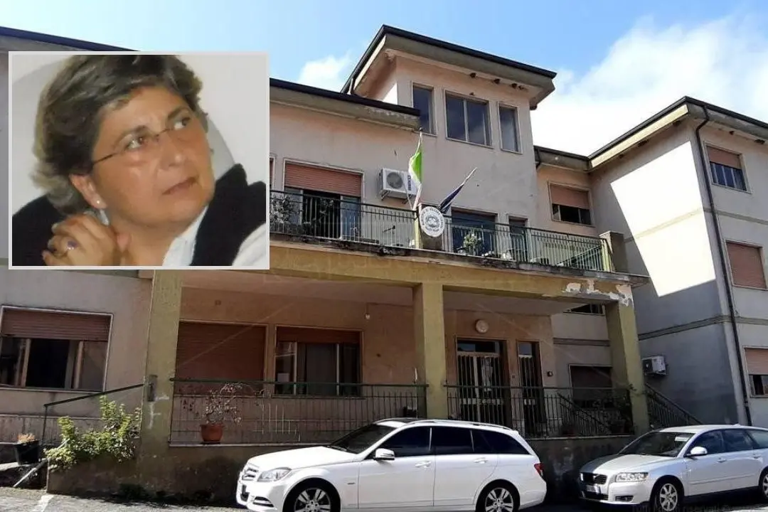 <p>Nel riquadro, l&#39;ex sindaca Fernanda Gigliotti</p>\\n
