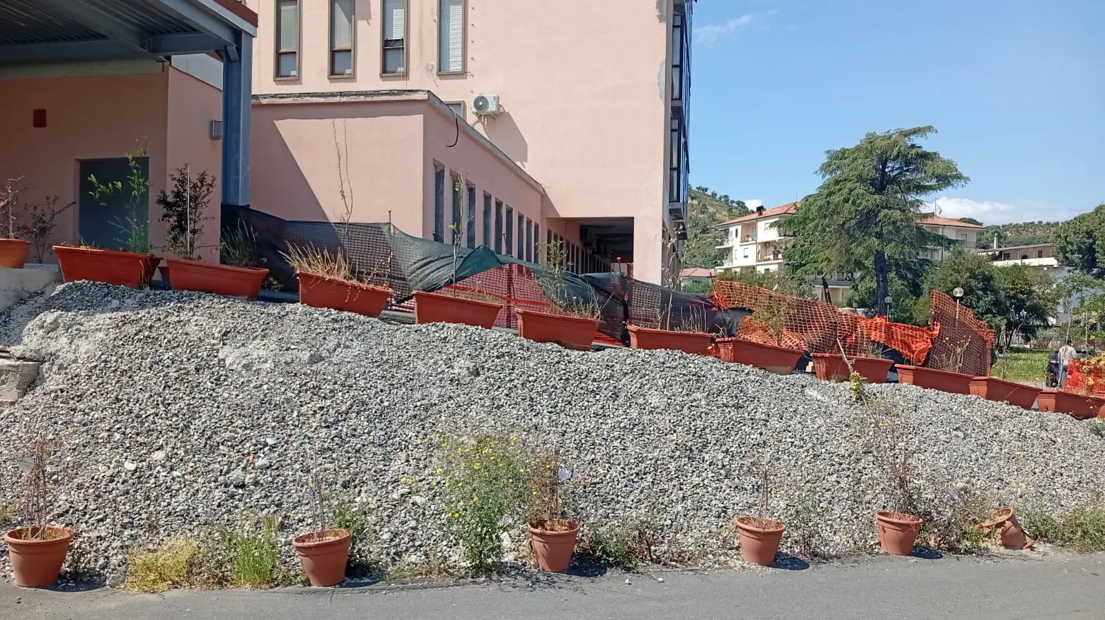 L\\'ingresso (l\\'accesso al pronto soccorso) del \"Vittorio Cosentino\"