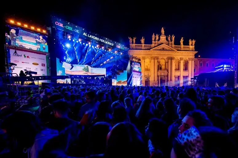 Hashtag vuoti, musica sempre uguale e birre tiepide: il Primo Maggio (e il suo Concertone) è diventato un pic-nic mediatico\n