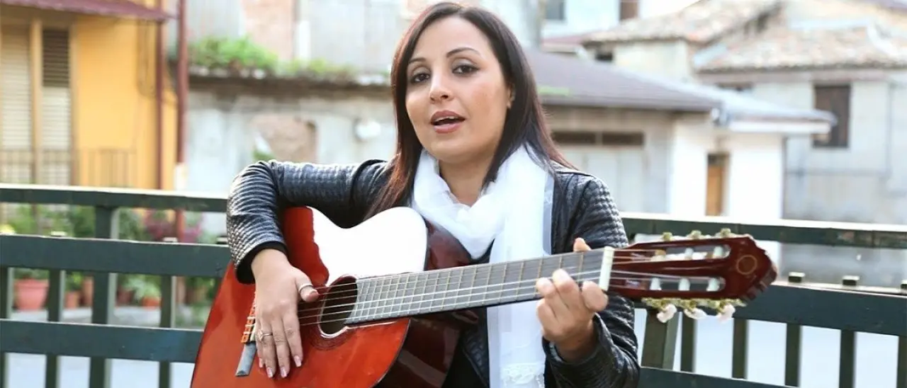 Grotteria, il sindaco annulla il concerto di Teresa Merante: «Inneggia alla mafia»\n