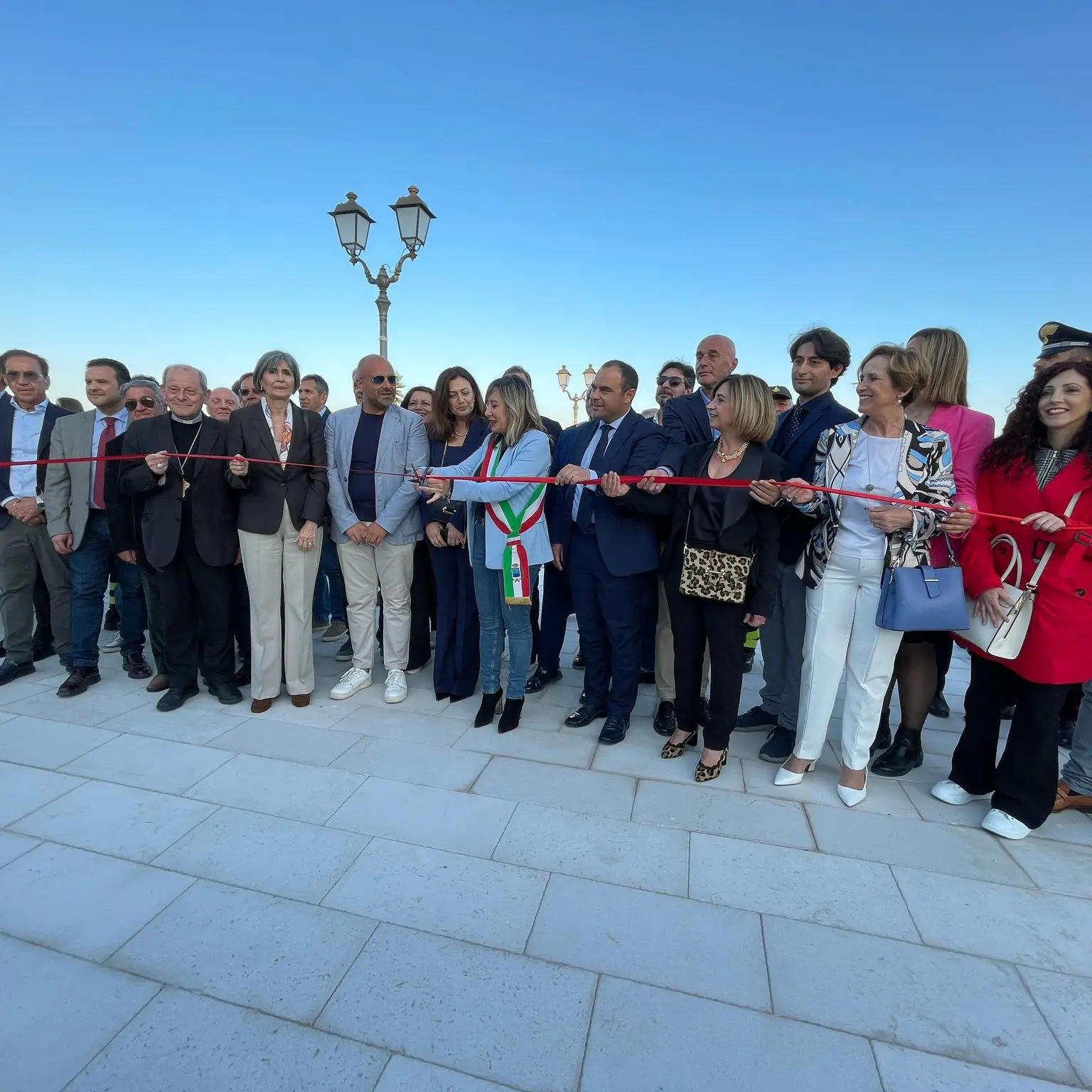 Siderno, inaugurata la villa comunale sul lungomare: lavori di riqualificazione conclusi con un anno di anticipo\u00A0\n