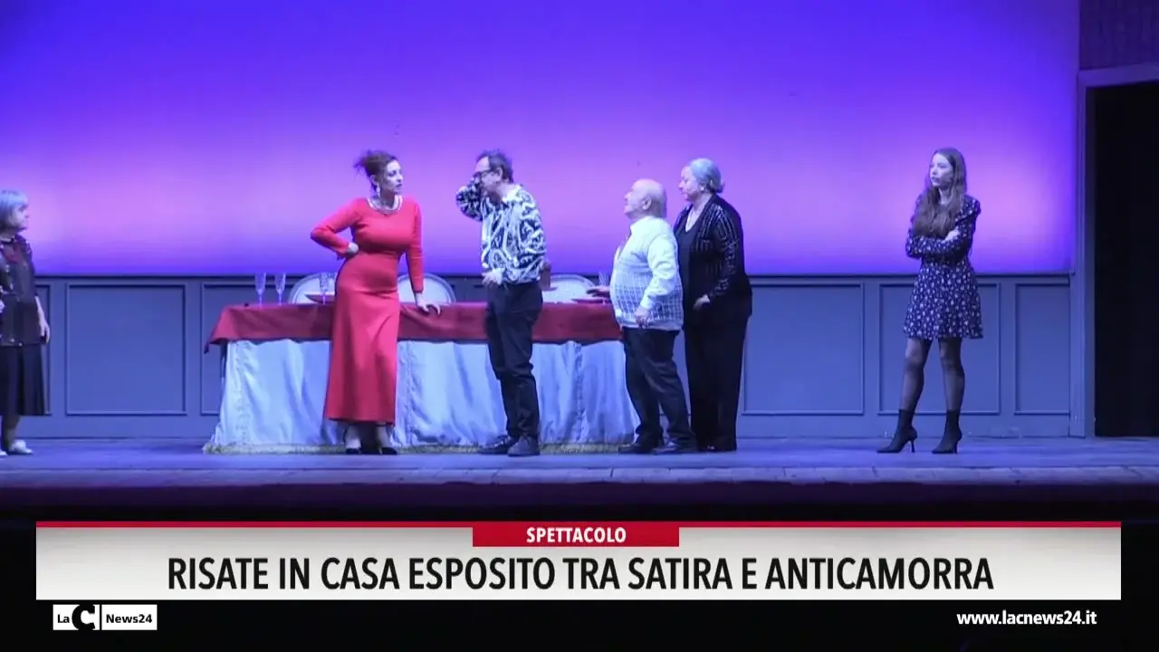 Risate in casa Esposito tra satira e anticamorra