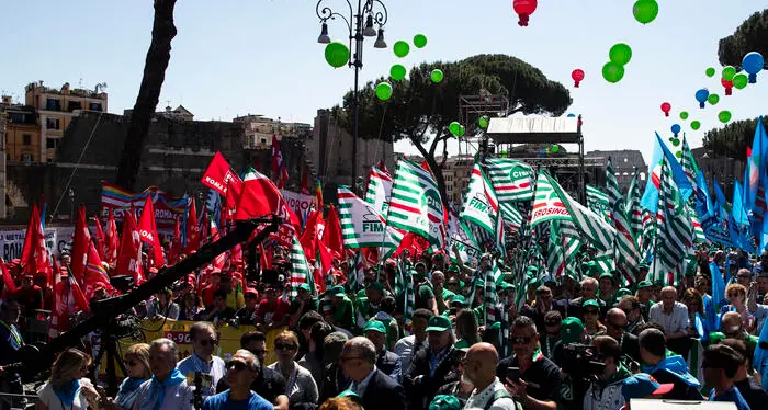 Primo maggio, sindacati in piazza «uniti per un lavoro sicuro». Meloni: «Creati oltre un milione di posti»