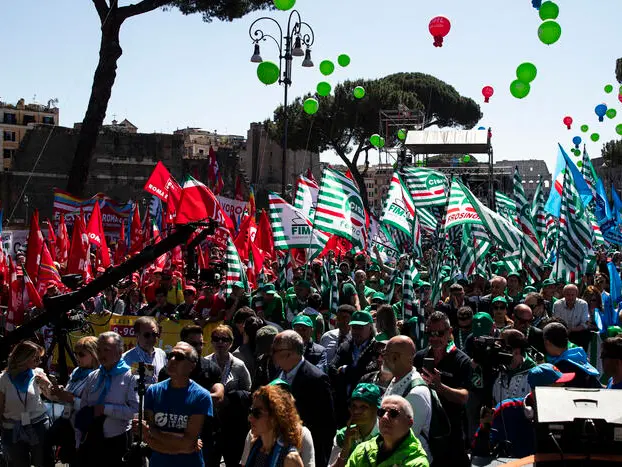 Primo maggio, sindacati in piazza «uniti per un lavoro sicuro». Meloni: «Creati oltre un milione di posti»
