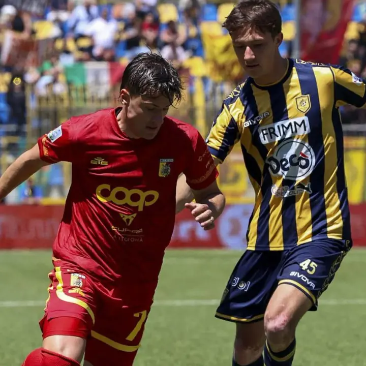 Juve Stabia-Catanzaro, seconda pesante sconfitta consecutiva per le Aquile: finale 2 a 0\n