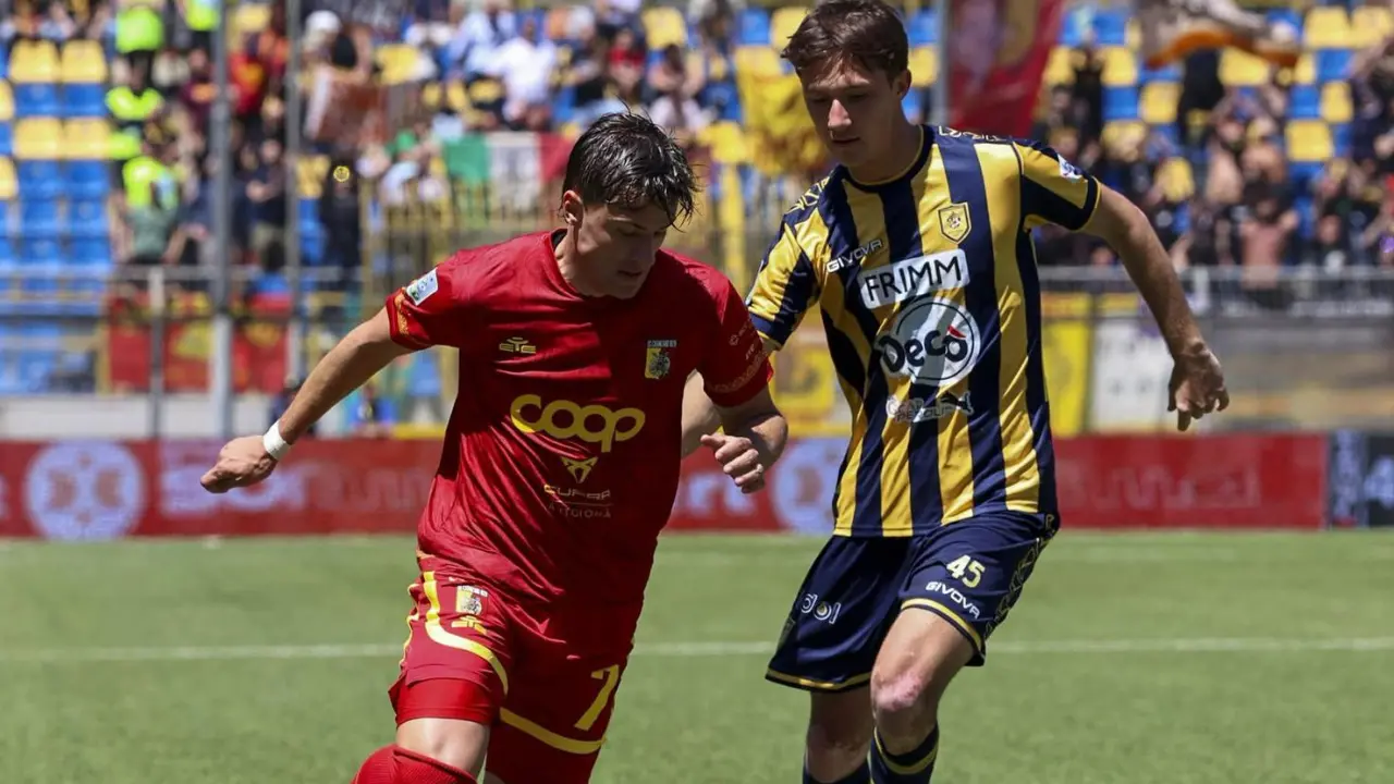 Juve Stabia-Catanzaro, seconda e pesante sconfitta consecutiva per le Aquile: finale 2 a 0\n