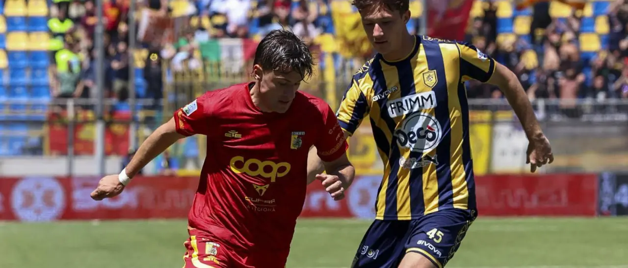 Juve Stabia-Catanzaro, seconda pesante sconfitta consecutiva per le Aquile: finale 2 a 0\n