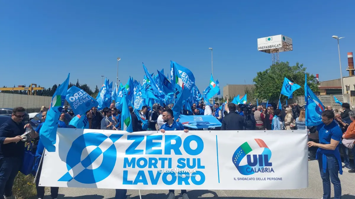 Morti sul lavoro, nell’area industriale di Lamezia una marcia silenziosa nel ricordo di Francesco e Roberto\n