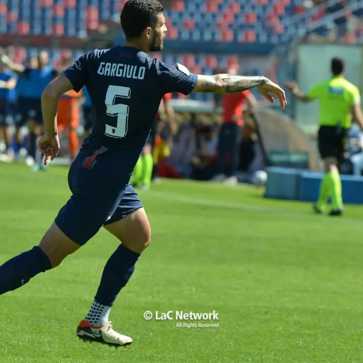 Cosenza-Bari, vittoria importantissima per i Lupi: ora i playout sono a sei punti. Finale 1-0\n