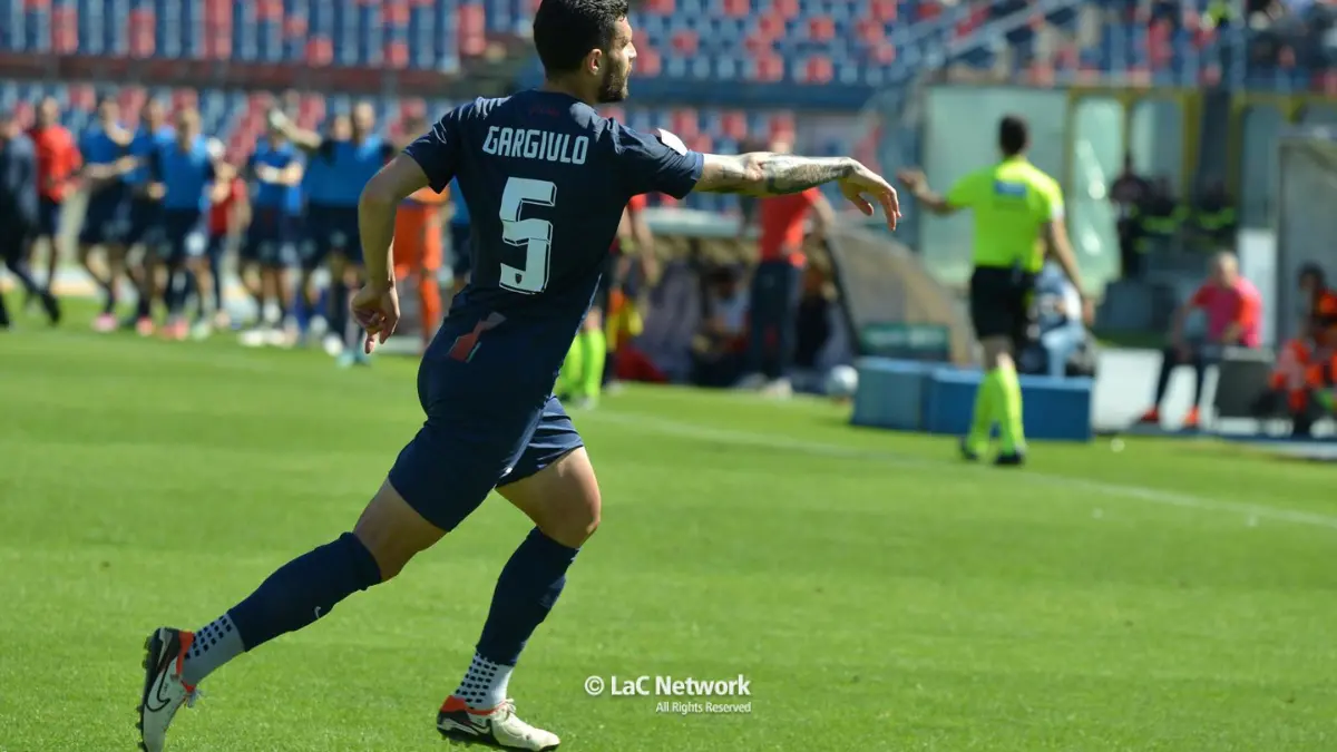 Cosenza-Bari, vittoria importantissima per i Lupi: ora i playout sono a sei punti. Finale 1-0\n
