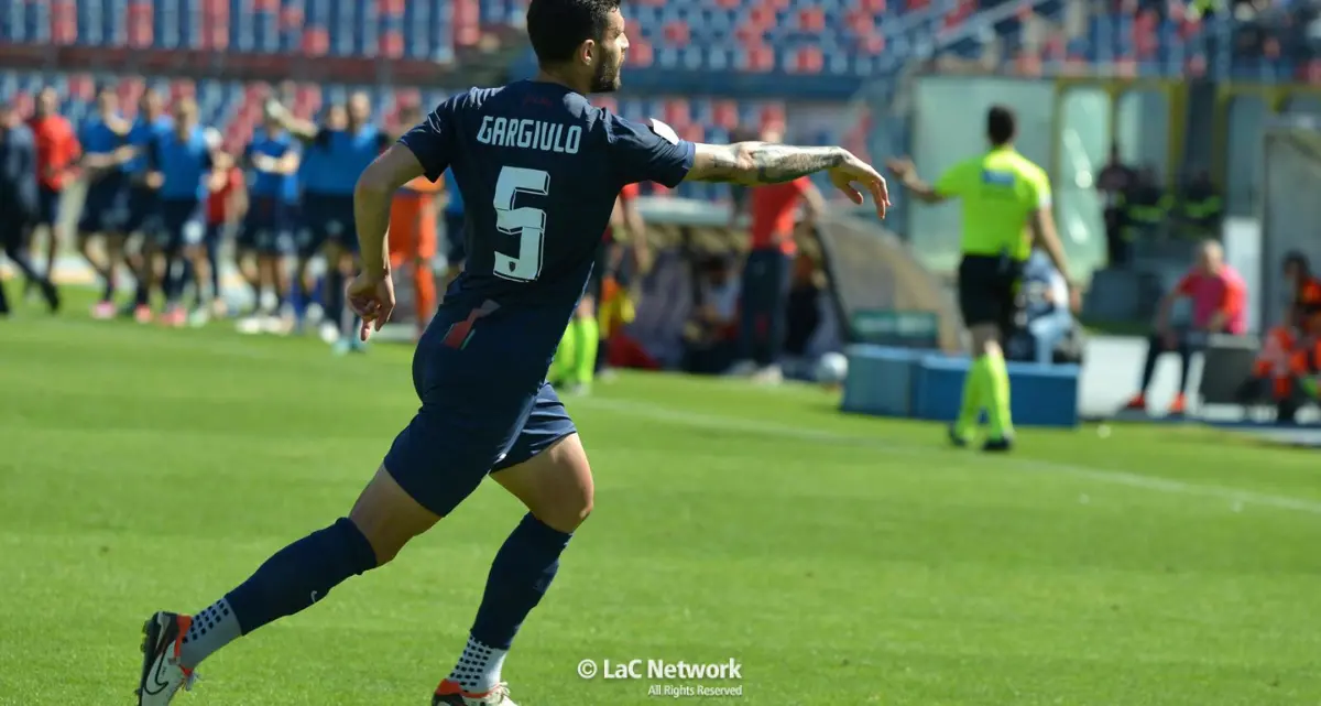 Cosenza-Bari, vittoria importantissima per i Lupi: ora i playout sono a sei punti. Finale 1-0\n