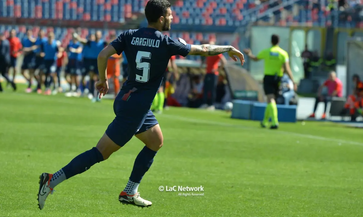 Cosenza-Bari, vittoria importantissima per i Lupi: ora i playout sono a sei punti. Finale 1-0\n
