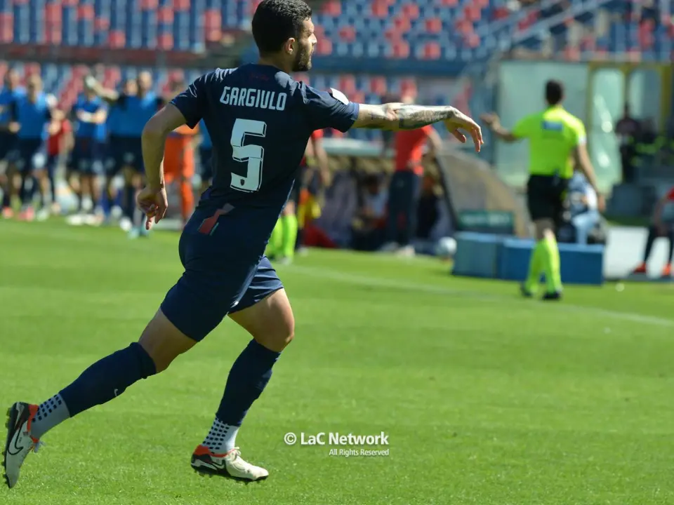Cosenza-Bari, vittoria importantissima per i Lupi: ora i playout sono a sei punti. Finale 1-0