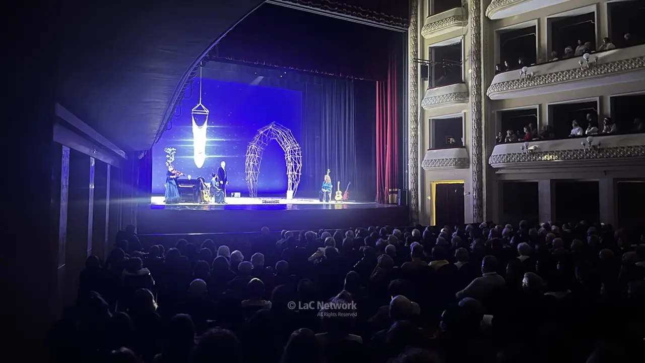 <p>Neri Marcor&egrave; al teatro Cilea di Reggio Calabria narra e canta la Buona Novella di Fabrizio De Andr&egrave;</p>\\n
