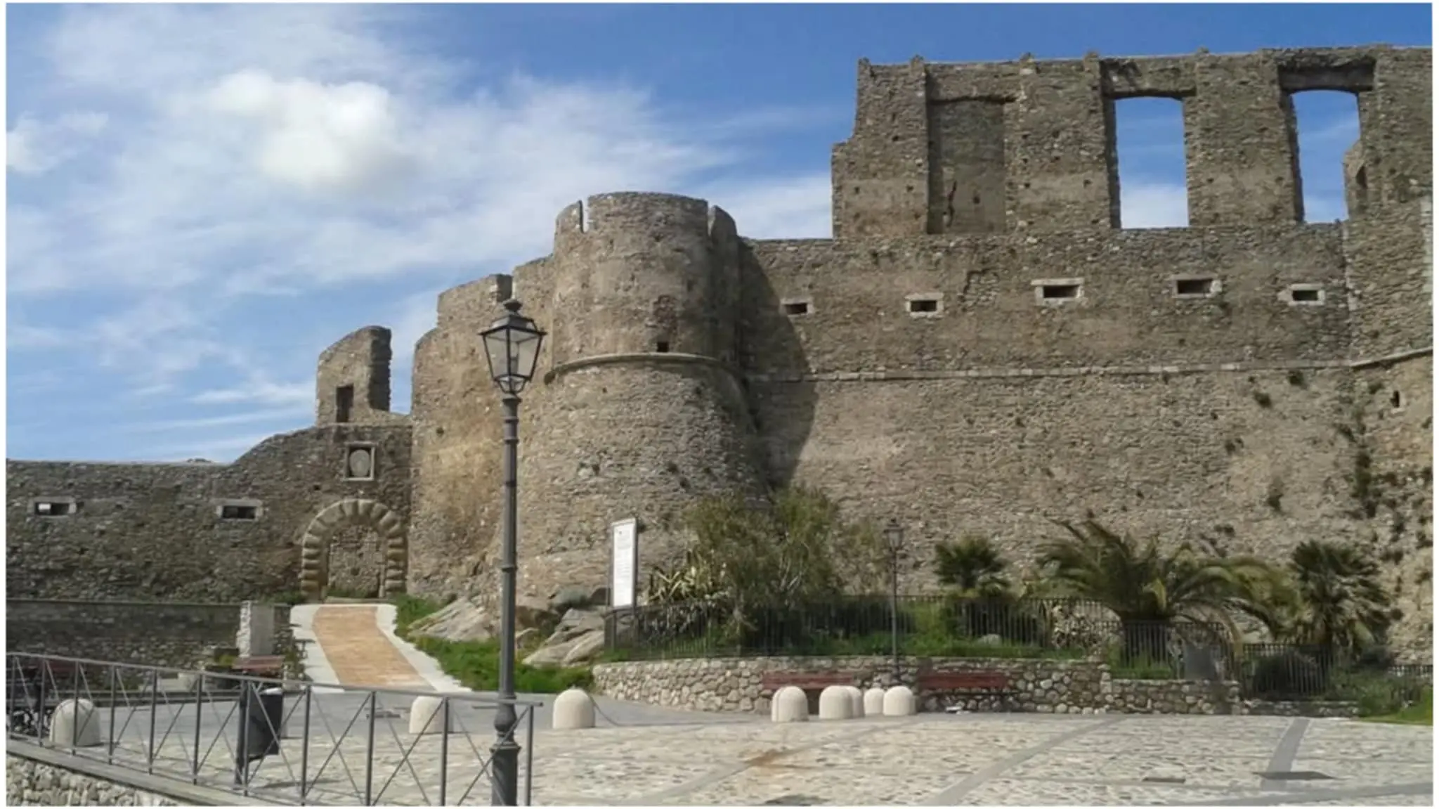 Il gigante di pietra e il\u00A0mistero degli scheletri abbracciati, benvenuti nel castello di Squillace bellezza senza tempo\n