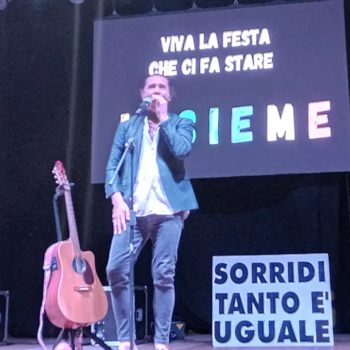 Povia, messaggio d’affetto per la Calabria: «Terra di storia e di cultura, vengo qui sempre con grande piacere»