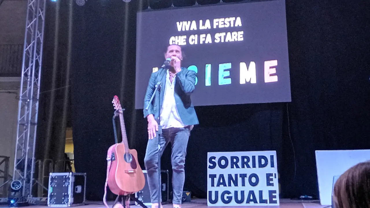 Povia, messaggio d’affetto per la Calabria: «Terra di storia e di cultura, vengo qui sempre con grande piacere»