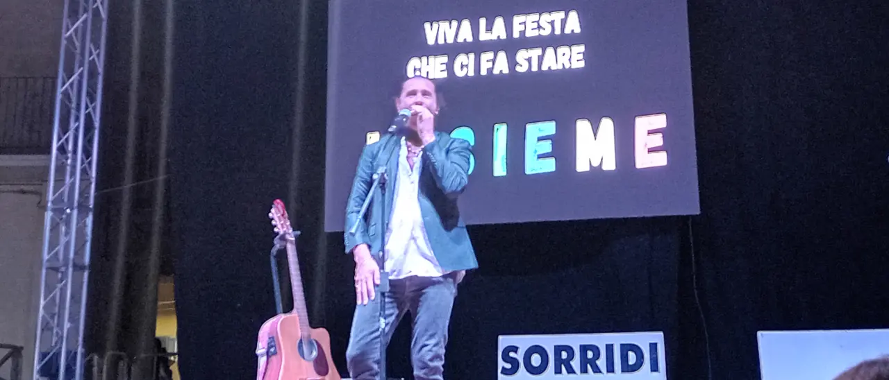 Povia, messaggio d’affetto per la Calabria: «Terra di storia e di cultura, vengo qui sempre con grande piacere»