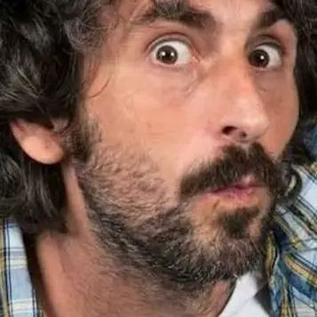 Alberto Farina al Cine Teatro Odeon di Reggio Calabria con \"La mia famiglia e altre volgarità\"\n