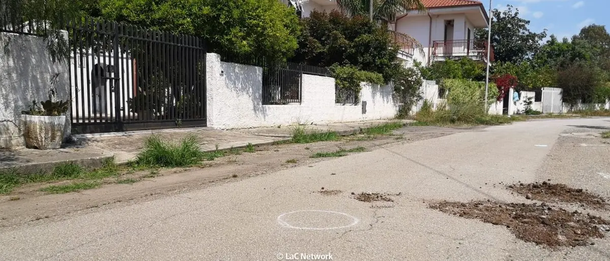 Omicidio a Lamezia Terme, guardia giurata in pensione uccide il figlio a colpi di pistola e poi si costituisce\n