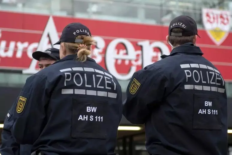 Auto sulla folla in Germania, 8 feriti di cui 3 gravi. Fermato il conducente\n