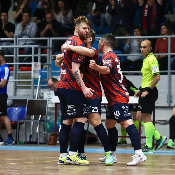 Calcio a 5, ritorno alla vittoria per la Pirossigeno Cosenza: Avellino battuto 4-2