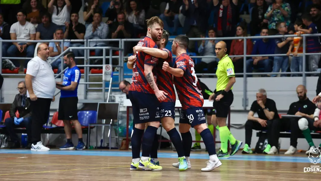 Calcio a 5, ritorno alla vittoria per la Pirossigeno Cosenza: Avellino battuto 4-2