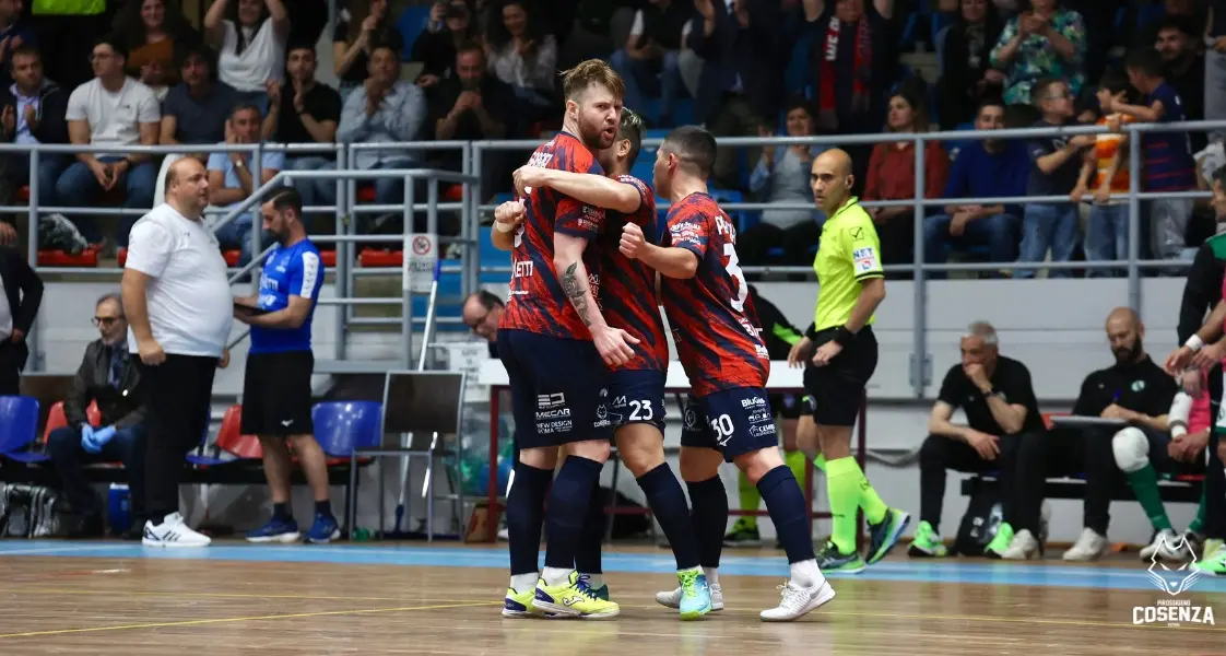 Calcio a 5, ritorno alla vittoria per la Pirossigeno Cosenza: Avellino battuto 4-2
