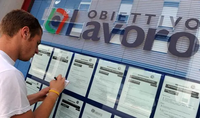 Lavoro, i dati Istat smentiscono (parzialmente) la narrazione di Meloni: a marzo 16mila occupati in meno\n